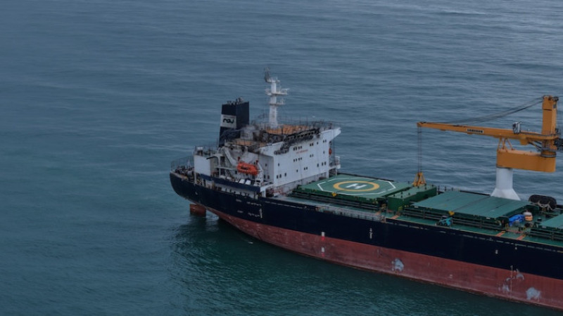 Drone-attacked ARINA A arrives off Trabzon