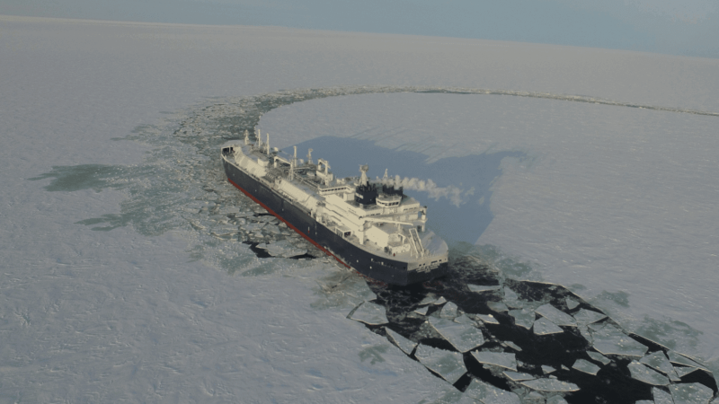 Russian ‘Shadow Fleet’ LNG Carrier Without Ice-Class Stops